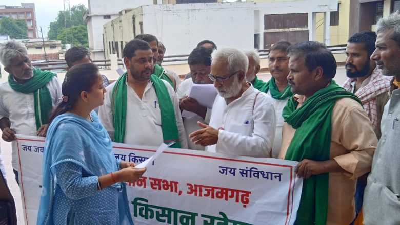 आजमगढ़।मैग्सेसे पुरस्कार से सम्मानित डॉक्टर संदीप पांडेय किसान नेता राजीव यादव की ज़मीन पर अवैध कब्जे के खिलाफ दिया ज्ञापन 