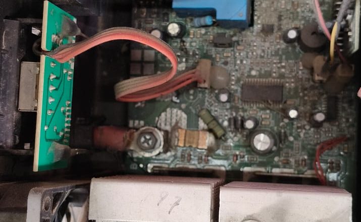 भदोही।आकाशीय बिजली व हाई टेंशन विद्युत करंट घर में दौड़ने से लाखों रुपए का नुकसान। इलेक्ट्रॉनिक उपकरण धू धू कर जले।