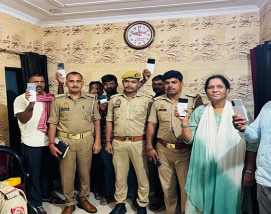 जौनपुर के थाना लाइन बाजार पुलिलाइन बाजार पुलिस ने 14 गुमशुदा मोबाइल किए बरामद, लोगों ने जताया आभार