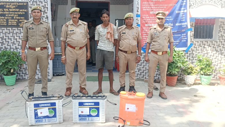 शाहजहांपुर।मुर्गा फार्म से चोरी करने वाले शातिर चोर को मय दो अदद बैटरे व एक स्प्रे पम्प के साथ किया गिरफ्तार।