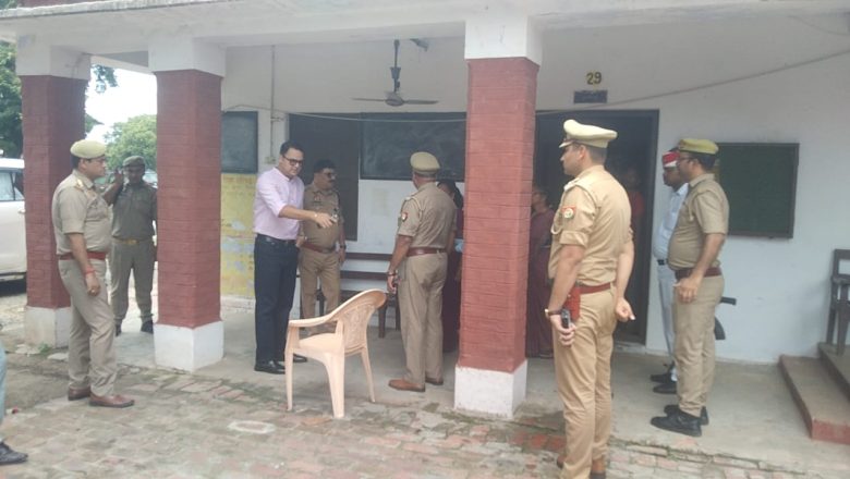 बदायूँ।आरओ-एआरओ परीक्षा की तैयारियां पूर्ण, डीएम ने किया परीक्षा केंद्रों का निरीक्षण