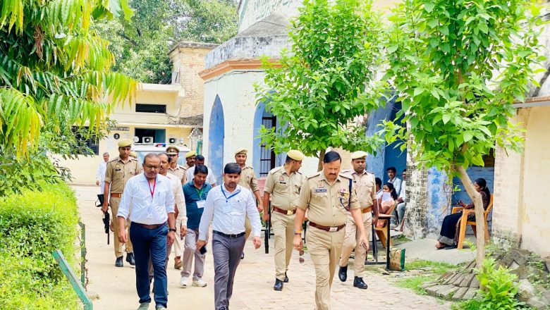 शाहजहांपुर।डीएम व एसपी ने परीक्षा केन्द्रों का भ्रमण कर आरओ/एआरओ की परीक्षा सकुशल संपन्न कराई।