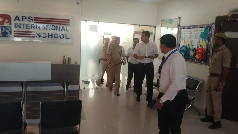 बदायूँ।4327 अभ्यर्थियों ने दी आरओ-एआरओ परीक्षा, डीएम व एसएसपी ने किया परीक्षा केन्द्रों का निरीक्षण।