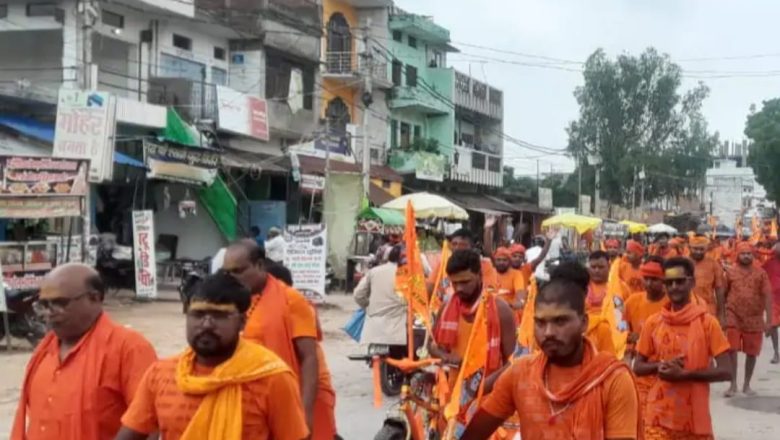 बलिया।पाण्डेयपुर कामेश्वर नाथ का जलाभिषेक हेतु कांवरियों का जत्था रवाना ।