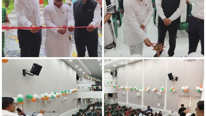 जौनपुर।आकांक्षा हाट एवं सम्पूर्णता अभियान का भव्य शुभारंभ, उत्कृष्ट कार्य करने वालों को मिला सम्मान