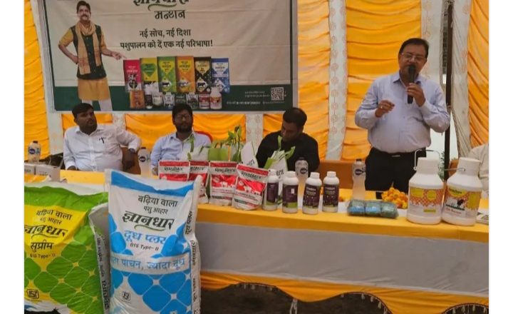 बलिया।दूध उत्पादन बढ़ाने पर विशेषज्ञों ने पशुपालको को दिए टीप्स 