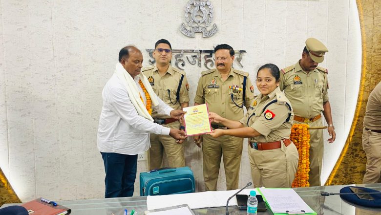 पुलिस अधीक्षक शाहजहाँपुर द्वारा रिजर्व पुलिस लाइन शाहजहाँपुर में सेवानिवृत्त हुए 08 पुलिसकर्मियों को दी गई सम्मानपूर्वक विदाई।