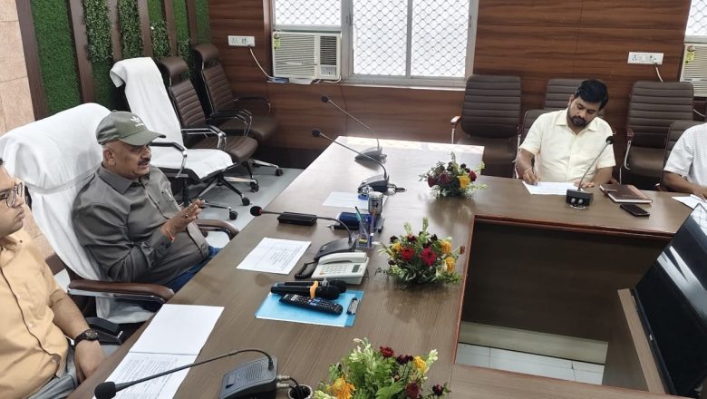 जौनपुर में छात्रवृत्ति योजनाओं के सफल संचालन हेतु जिलाधिकारी की अध्यक्षता में अनुश्रवण समिति की बैठक सम्पन्न