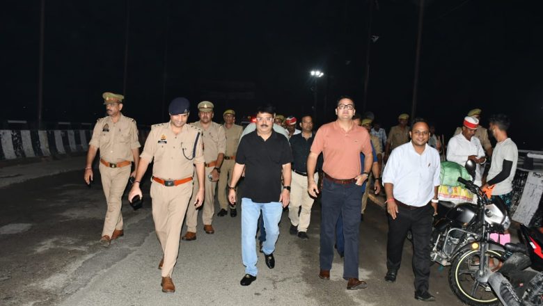 बदायूँ।डीएम ने देर रात अधिकारियों संग किया कछला गंगा घाट का निरीक्षण।