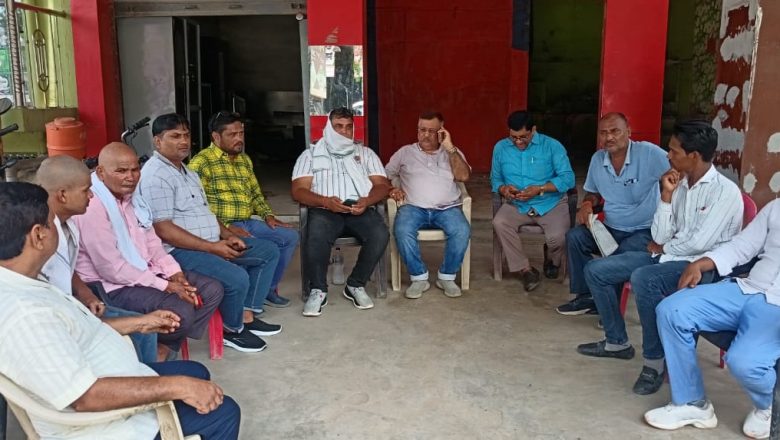 आजमगढ़। पत्रकारों ने बैठक कर पुलिस पर मुकदमा दर्ज करने की किया मांग ।