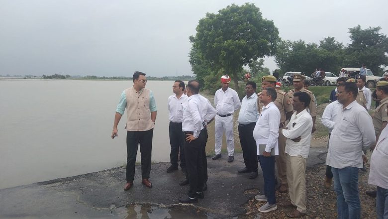 बदायूँ।डीएम ने किया बाढ़ संवेदनशील क्षेत्रों का निरीक्षण, कंट्रोल रूम नम्बर जारी