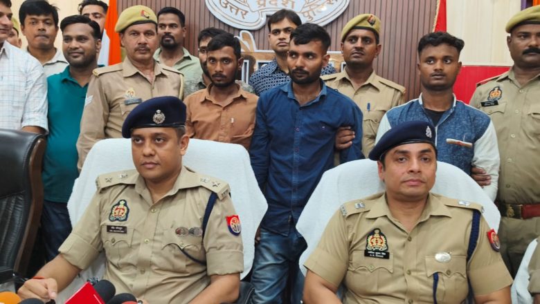 जौनपुर।नेवढ़िया पुलिस ने तीन शातिर लुटेरे किए गिरफ्तार, ₹8.46 लाख नकद, तमंचा, मोबाइल व चोरी की बाइक बरामद।