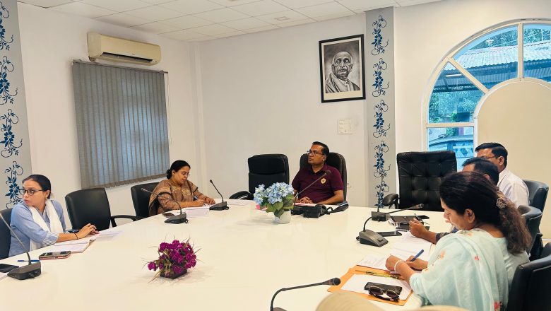 शाहजहांपुर।जिलाधिकारी की अध्यक्षता में निपुण परीक्षा कार्यक्रम के संबंध में की बैठक।