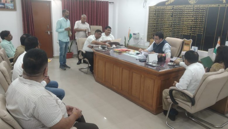 बदायूं-दातागंज मार्ग का होगा चौडीकरण, डीएम ने ली बैठक