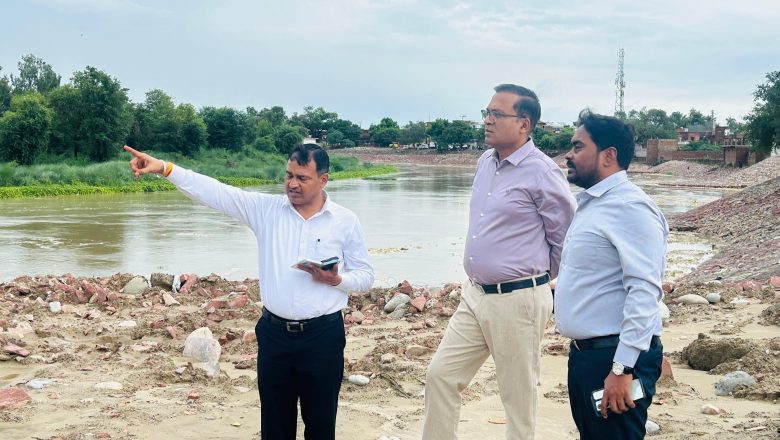 शाहजहांपुर।जिलाधिकारी ने नदियों में बढ़ते जल स्तर की दृष्टिगत खन्नौत एवं गर्रा नदी का किया निरीक्षण