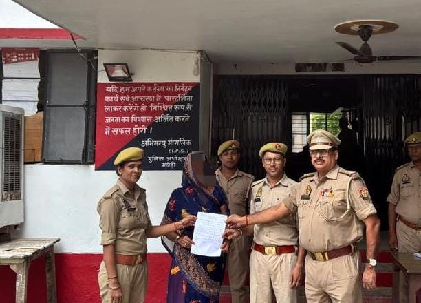 भदोही।साइबर हेल्प डेस्क सुरियावां द्वारा पीड़ित के खाते में 40,000 रुपये वापस कराए गए