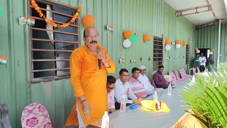 भदोही तहसील के अभोली ब्लॉक में जगह जगह शान से लहराया प्यारा तिरंगा ,नन्हे मुन्ने बच्चों के द्वारा प्रस्तुत किया गया सांस्कृतिक कार्यक्रम।