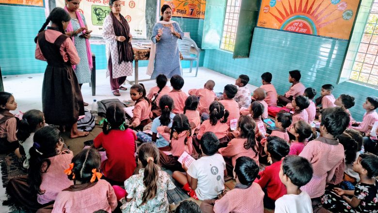 शाहजहांपुर।बाल विवाह व में सरकारी योजनाओं के विषय में महिला कल्याण विभाग द्वारा किया गया जागरूकता कार्यक्रम
