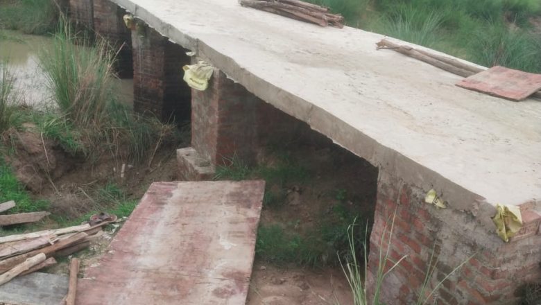 भदोही।रामनगर के गुढ़न पुर में वरुणा मिनी नदी पर पुल निर्माण, ग्रामीणों को मिली बड़ी राहत।