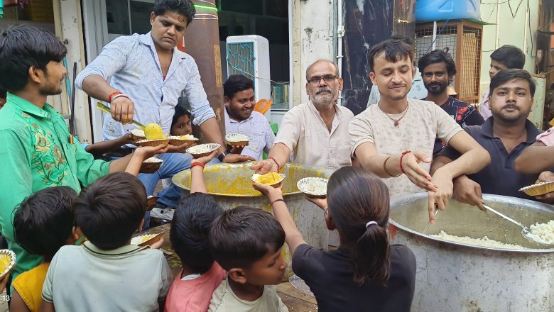 बदायूँ।भगवान श्री कृष्ण के जन्मोत्सव के बाद छठी का पर्व धूमधाम से मनाया गया।