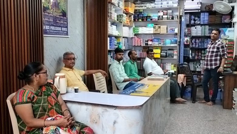 आजमगढ़।सफलता के पचासवे वर्ष में प्रवेश करते ही अग्रवाल स्टेशनर्स ने किया व्यापारी सम्मेलन, किफायती दरों पर सारी रेंज आसानी से उपलब्ध।