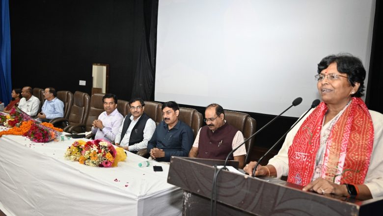 जौनपुर।विश्वविद्यालय की उपलब्धियों में सबका योगदान- प्रो. वंदना सिंह