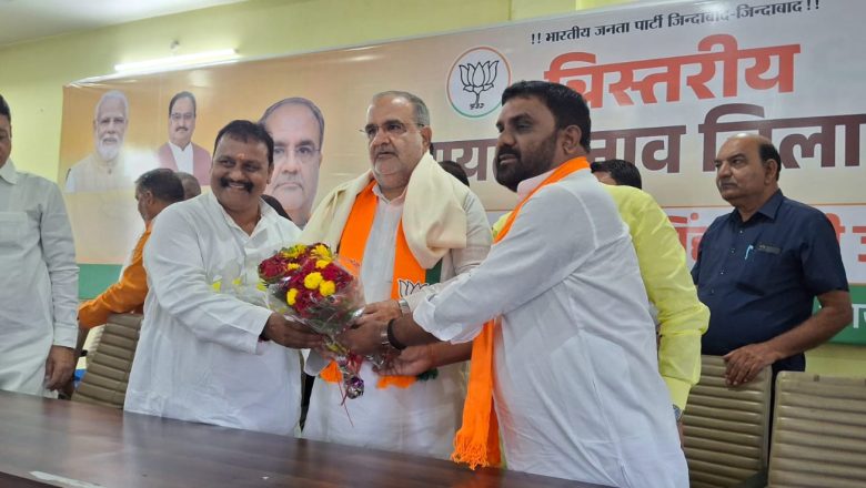 आजमगढ़।सेवा पखवाडा और पंचायत चुनाव को लेकर भाजपा प्रदेश अध्यक्ष ने की बैठक।