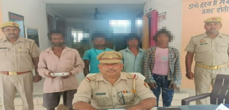 जौनपुर।बरसठी और सरायख्वाजा पुलिस की बड़ी कार्रवाई, 6 आरोपी गिरफ्तार, चोरी और छिनैती का माल बरामद।