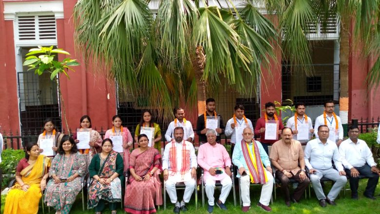 शाहजहांपुर।विभिन्न व्यवसायों के लिए नवचयनित कुल 1,510 अनुदेशकों के नियुक्ति पत्र वितरण कार्यक्रम का सजीव प्रसारण देखा गया