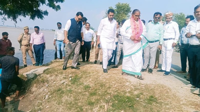 बदायूं।प्रभारी मंत्री ने प्रभावित क्षेत्र का दौरा कर पीड़ितों को कराया भोजन, हर संभव मदद का दिया आश्वासन