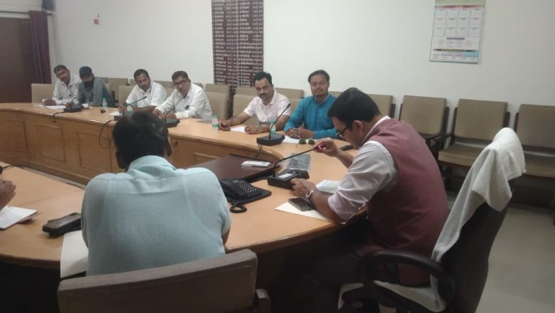 बदायूँ।खंड शिक्षक निर्वाचन क्षेत्र के मतदेय स्थलों के संबंध में डीईओ ने की बैठक