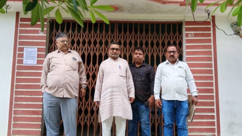 बलिया।नगरा में शिक्षा विभाग की बड़ी कार्रवाई : बिना मान्यता चल रहे विद्यालयों पर ताला