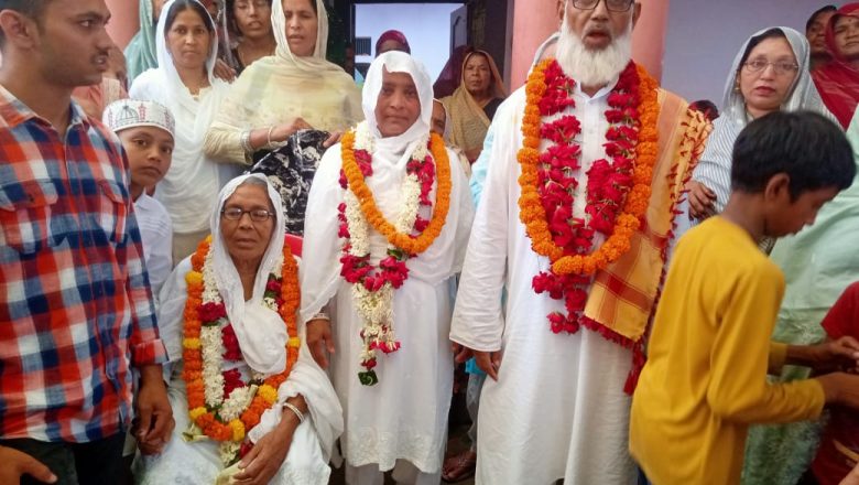 भदोही।मां और पत्नी के साथ उमरा यात्रा पर रवाना ।