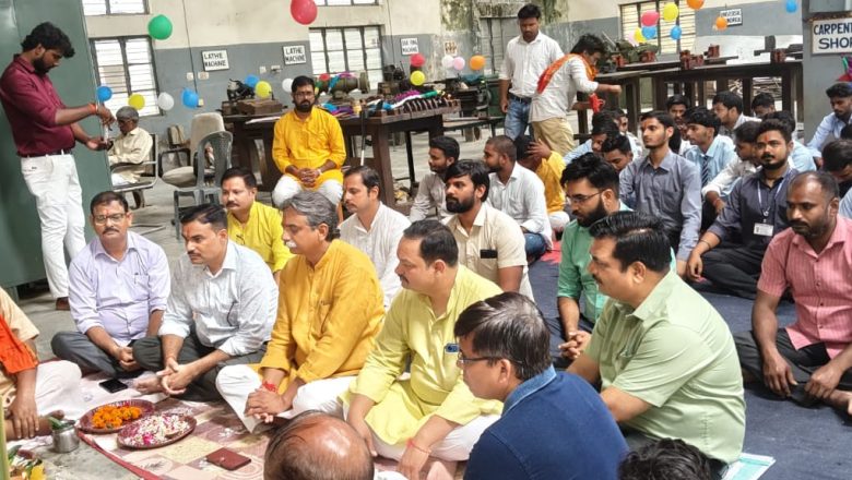 जौनपुर।पूर्वांचल विश्वविद्यालय में विश्वकर्मा पूजा का हुआ आयोजन।