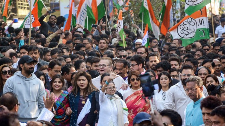 आई-पैक विवाद पर सियासी टकराव तेज: ममता सड़कों पर उतरीं, कोलकाता में ईडी के खिलाफ एफआईआर; विपक्षी दलों से मिला समर्थन