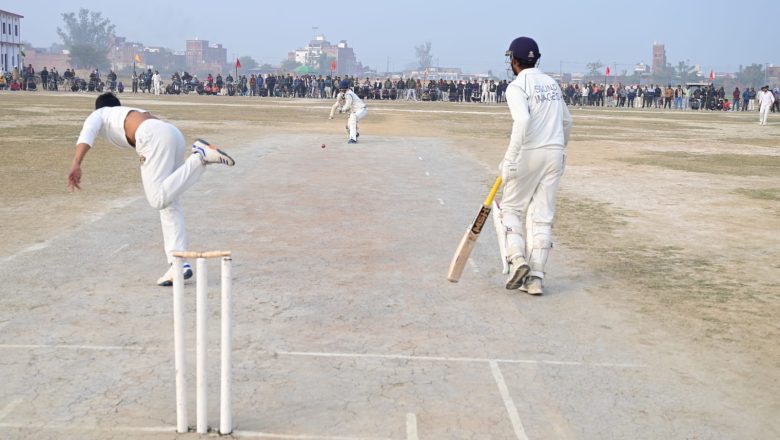 भदोही।विराट वस्त्रालय कन्नौज और एक्सपर्ट व्यू ऑटोमेशन मोढ ने अपने-अपने मैच जीतकर क्वार्टर फाइनल में प्रवेश किया।