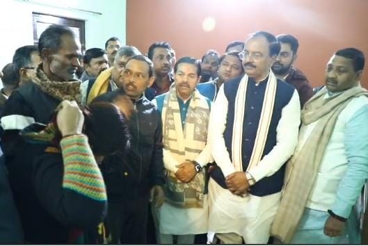 बदायूँ।बिल्सी के विधायक की माता का निधन,शोक व्यक्त करने पहुंचे डिप्टी सीएम