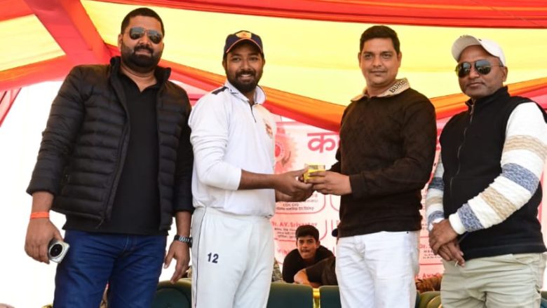 भदोही।हाईटेक हॉस्पिटल वाराणसी और देव नर्सिंग होम मिर्ज़ापुर ने अपने-अपने मैच जीतकर क्वार्टर फाइनल में प्रवेश किया।