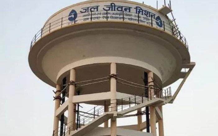 बदायूँ।हर घर नल जल योजना के तहत पानी की टंकी स्थल से चोरी।