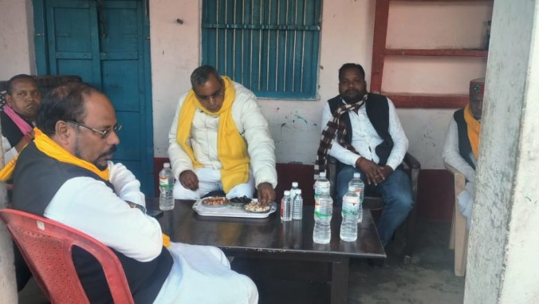 आजमगढ़।शोक संवेदना व्यक्त करने पहुंचे कैबिनेट मंत्री ओमप्रकाश राजभर