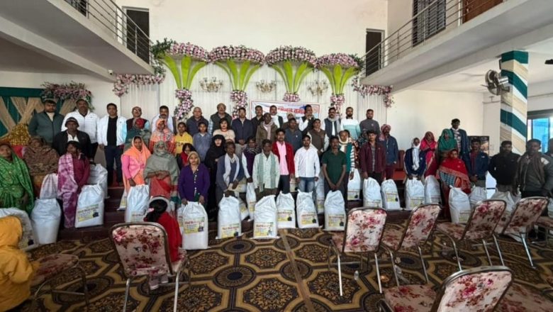 बदायूँ।सामूहिक विवाह में विवाहित बहनों को प्रमोद पाठक ने भेजी खिचड़ी 