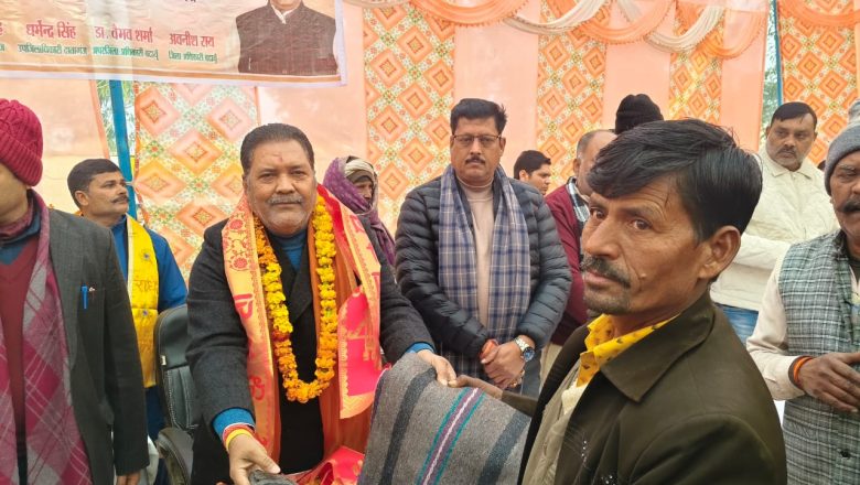 बदायूँ जनपद के उसावां ब्लॉक परिसर में कंबल वितरण कार्यक्रम आयोजित।