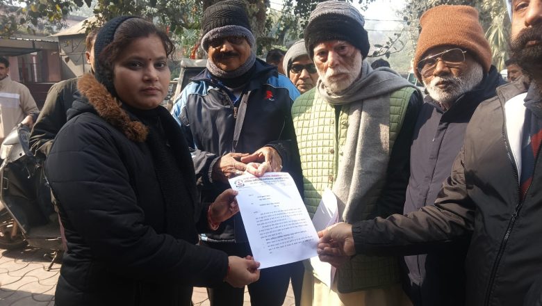 शाहजहांपुर।सीनियर जर्नलिस्टस एसोसिएशन द्वारा पत्रकारों की समस्या को जिलाधिकारी को दिया ज्ञापन