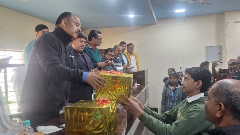 सहरसा (बिहार)।साप्ताहिक प्रतियोगिता परीक्षा में सफल छात्र-छात्राओं को किया गया सम्मानित