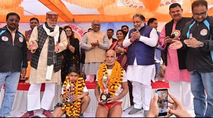 बलिया।70 वर्षीय बुजुर्ग और 9 वर्षीय नन्हा धावक चहेते, द्वाबा मैराथन में बने हीरो