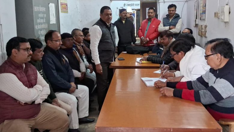 आजमगढ़। टैक्स बार ने बुलाई आपात बैठक, चुनाव अधिकारी पर लगाया धांधली का आरोप