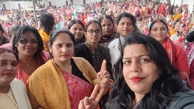 आजमगढ़।आंगनबाड़ी कार्यकत्रियों ने जिलाधिकारी के माध्यम से मुख्यमंत्री को सौंपा ज्ञापन