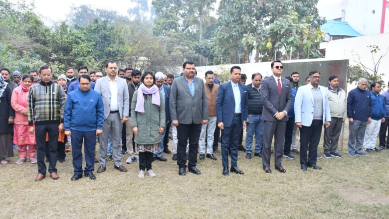 बदायूँ।30 जनवरी शहीद दिवस पर शहीदों को नमन, जिलाधिकारी ने अधिकारियों संग रखा दो मिनट का मौन