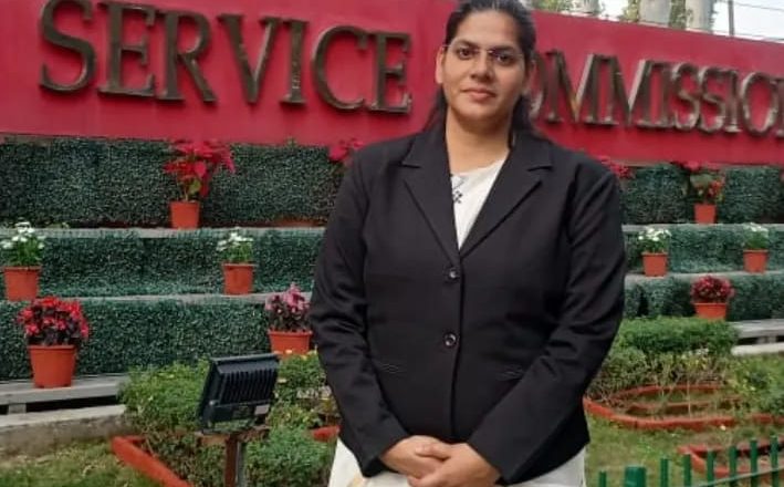 बलिया।बरवां रत्ती पट्टी की बेटी डॉ. नेहा सिंह का UPSC में चयन, असिस्टेंट प्रोफेसर (हिंदी) बनीं