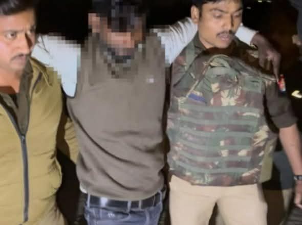 जौनपुर।मीरगंज में मुठभेड़, गो-तस्करी में वांछित बदमाश पैर में गोली लगने से गिरफ्तार